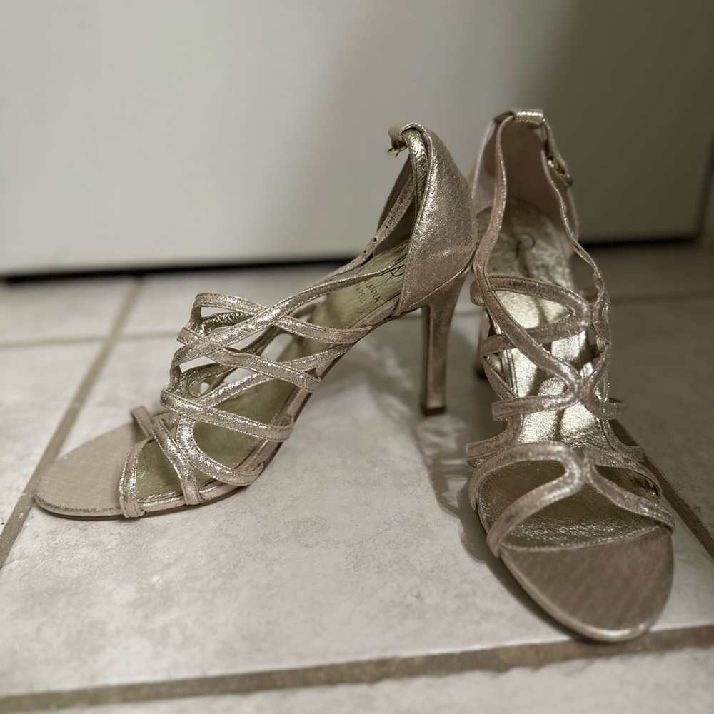 Adrianna Papell Boutique Gold Strappy Sandal Heels Sz 8.5 US Women